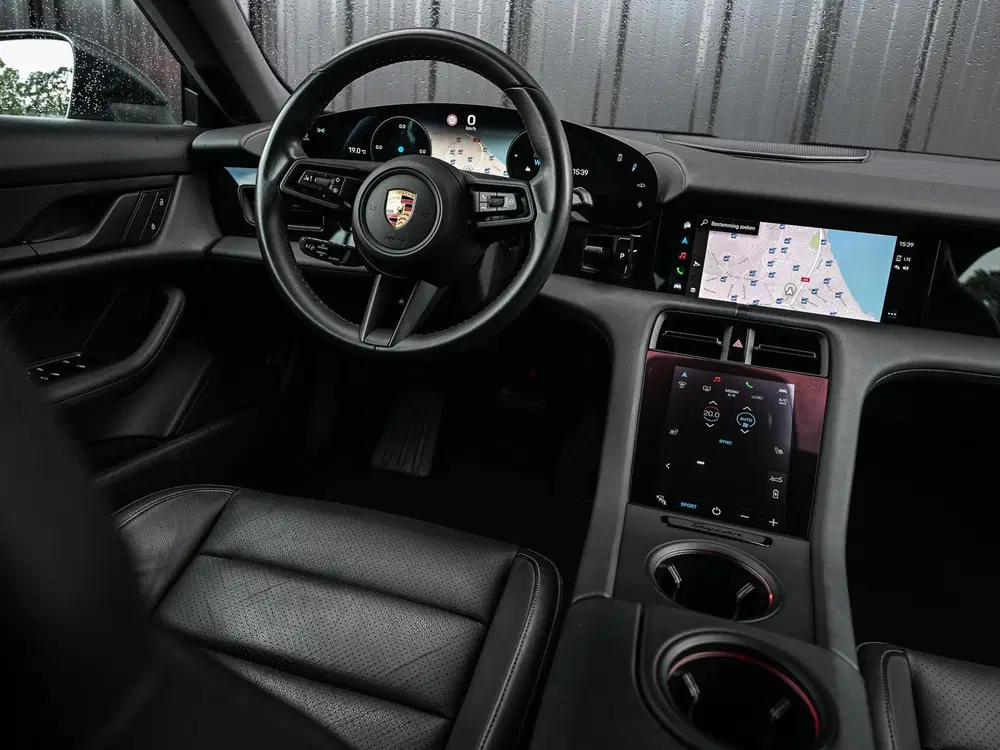 Porsche Taycan Performance 84 kWh uit 2021, foto 10