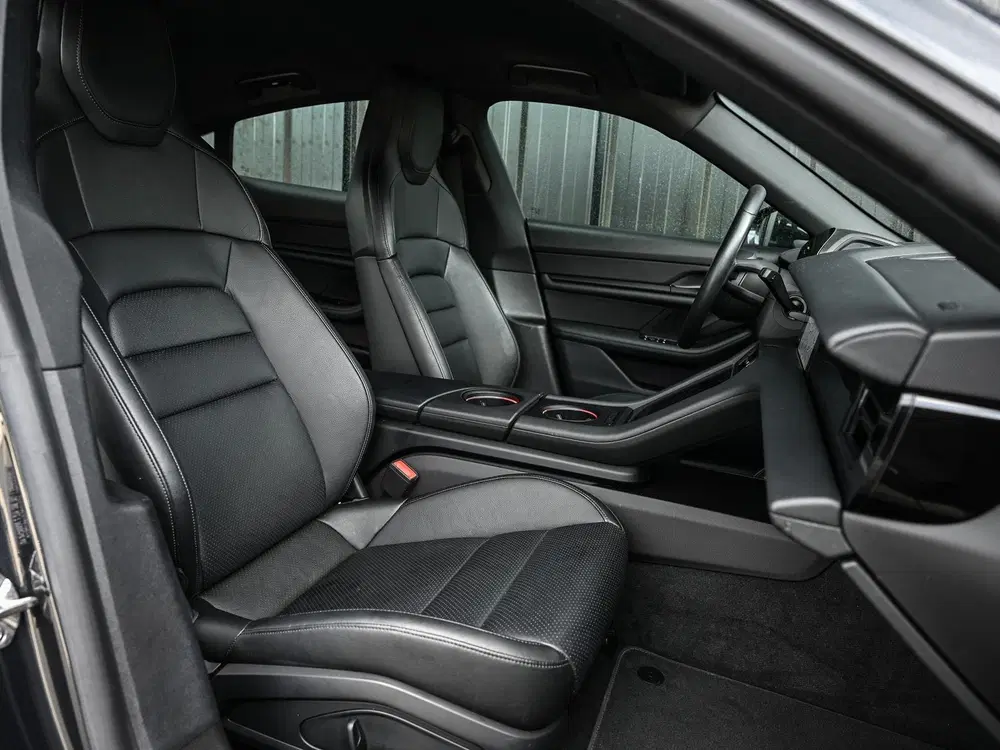 Porsche Taycan Performance 84 kWh uit 2021, foto 7