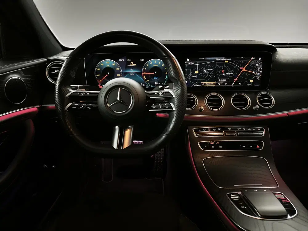 Mercedes-Benz E-Klasse 300 e 4MATIC AMG Line uit 2022, foto 10