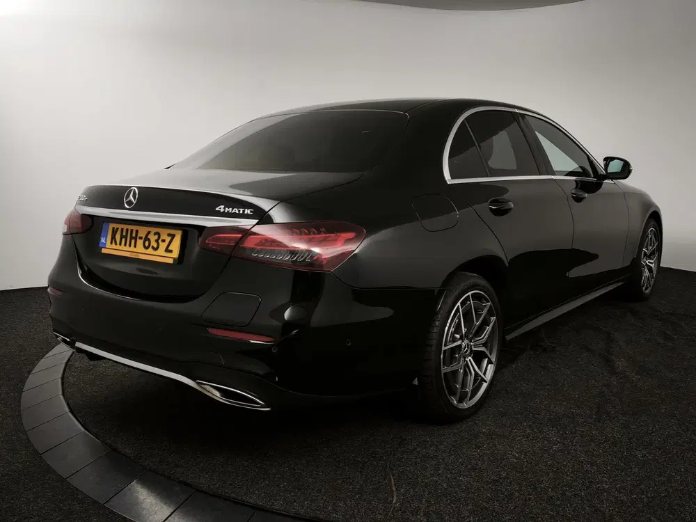 Mercedes-Benz E-Klasse 300 e 4MATIC AMG Line uit 2022, foto 2