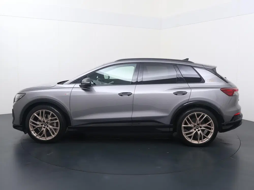 Audi Q4 e-tron 45 quattro S edition 77 kWh uit 2023, foto 2