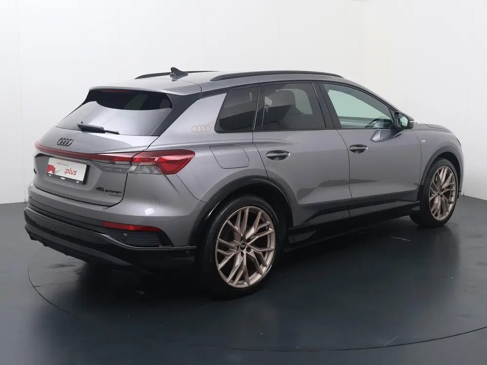 Audi Q4 e-tron 45 quattro S edition 77 kWh uit 2023, foto 5