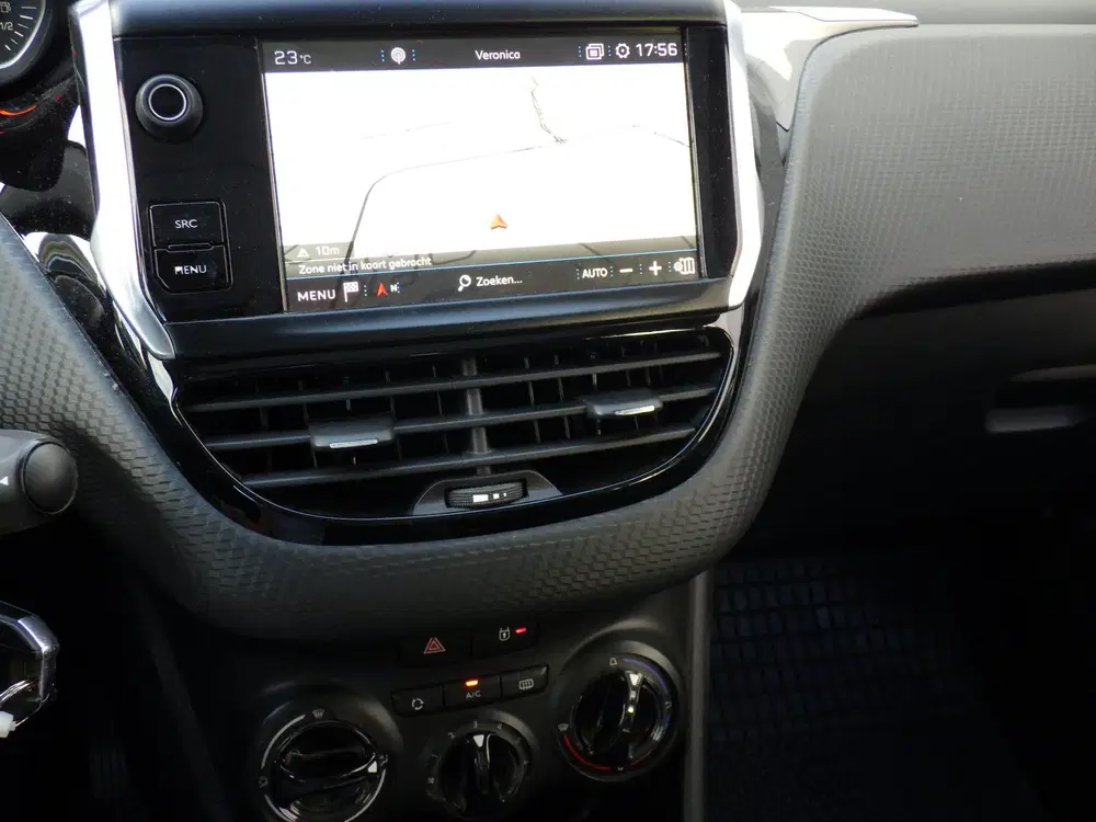 Peugeot 2008 1.2 Blue Lion uit 2019, foto 11