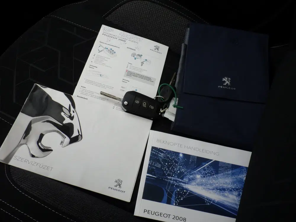 Peugeot 2008 1.2 Blue Lion uit 2019, foto 13