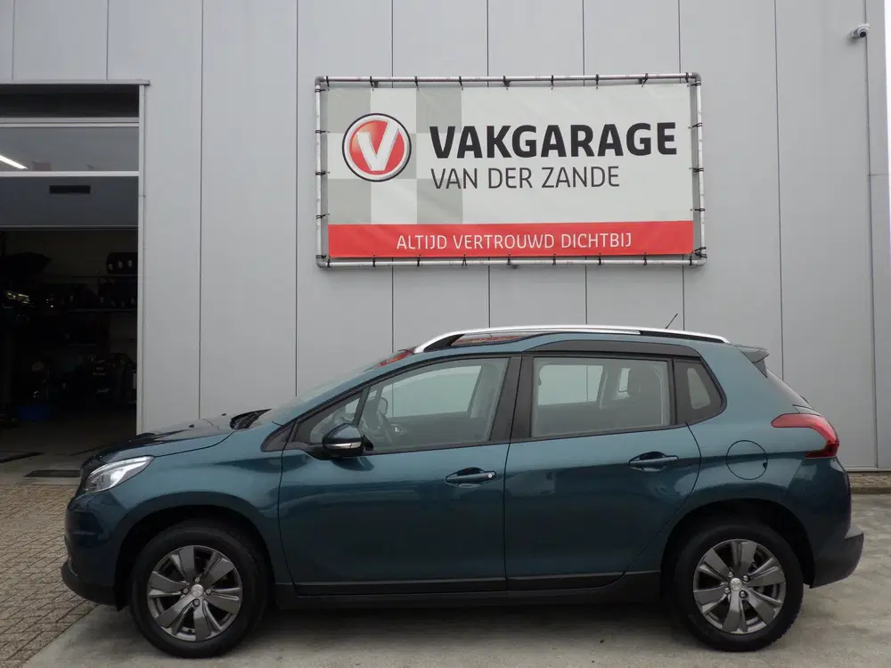 Peugeot 2008 1.2 Blue Lion uit 2019, foto 15