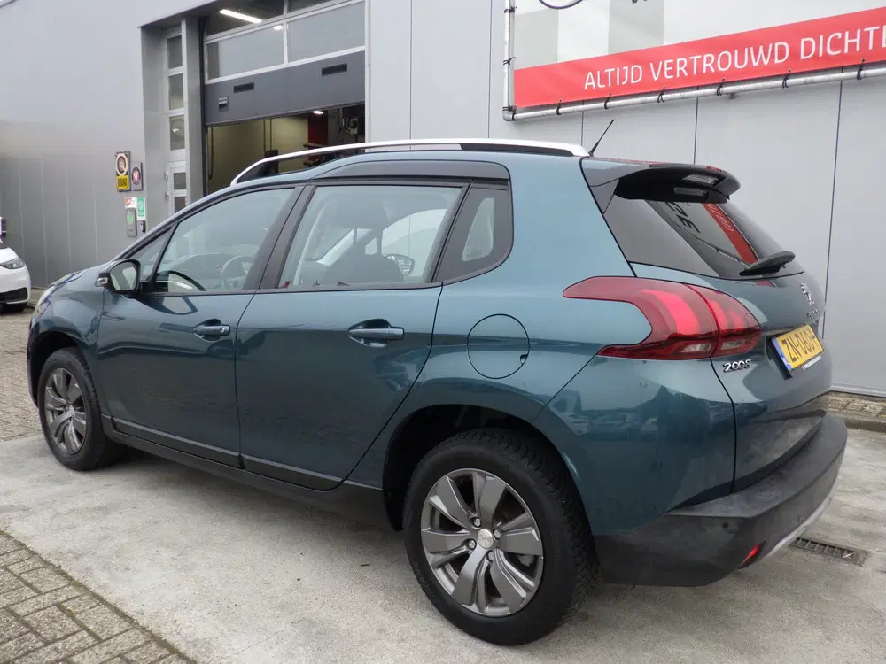 Peugeot 2008 1.2 Blue Lion uit 2019, foto 5