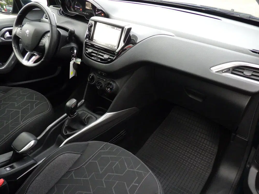 Peugeot 2008 1.2 Blue Lion uit 2019, foto 7