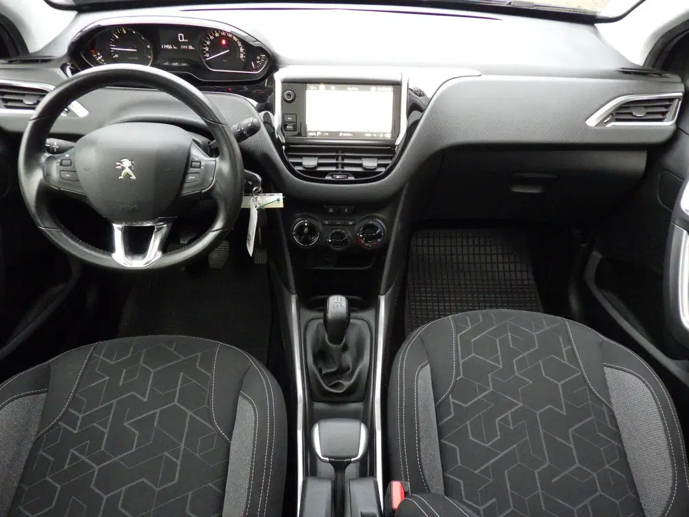 Peugeot 2008 1.2 Blue Lion uit 2019, foto 8