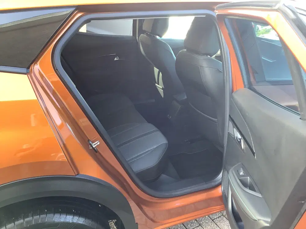 Peugeot 2008 1.2 PureTech Blue Lease Allure uit 2021, foto 10