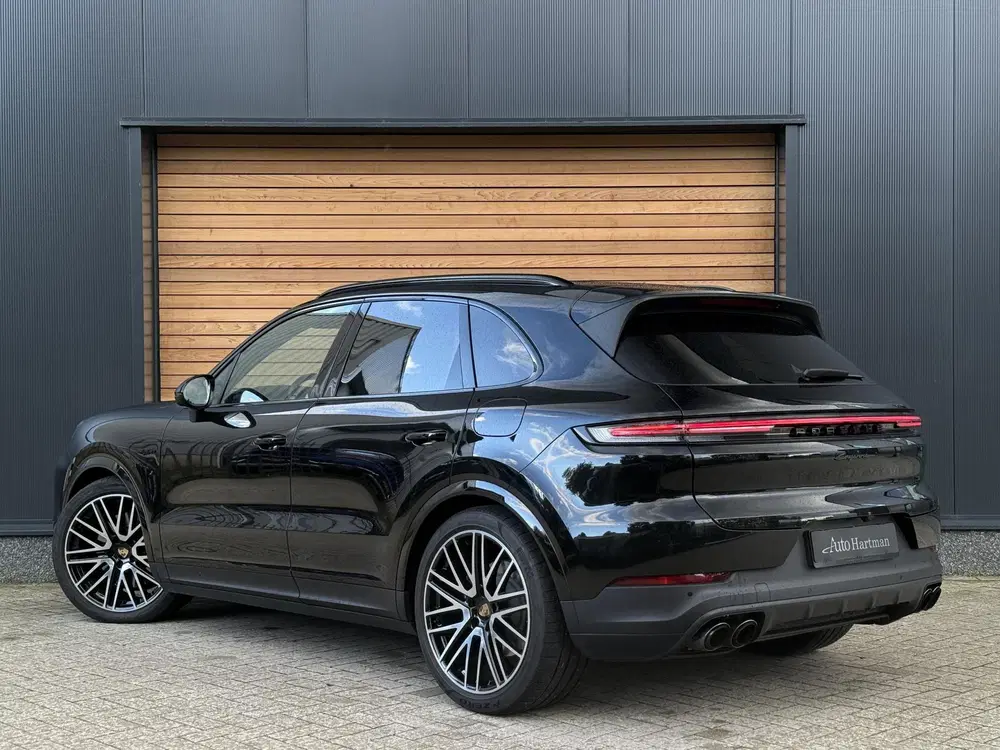 Porsche Cayenne 3.0 E-Hybrid Black Edition MASSAGE uit 2024, foto 3