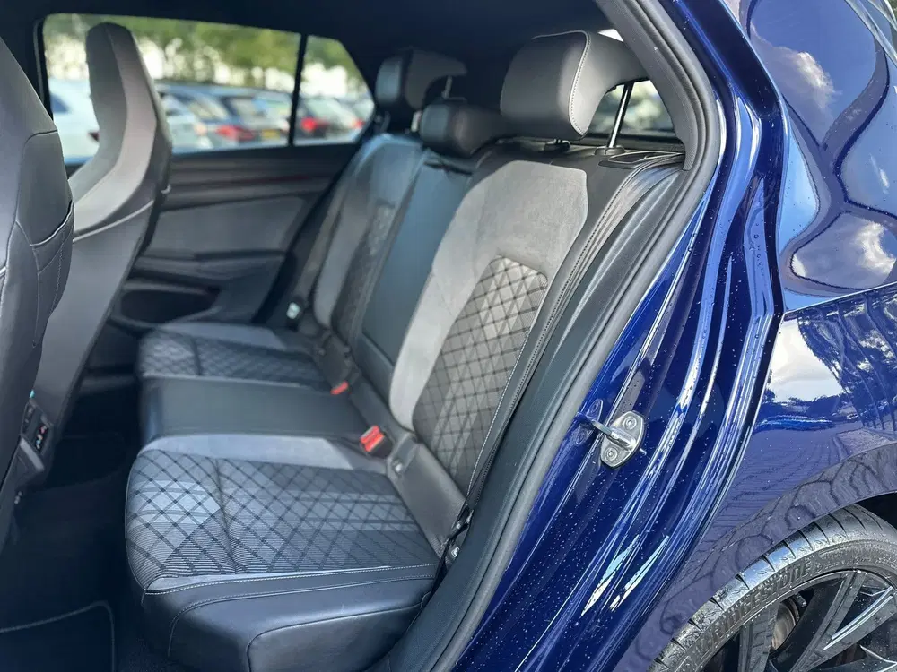 Volkswagen Golf 1.5 eTSI R-Line Business uit 2024, foto 15