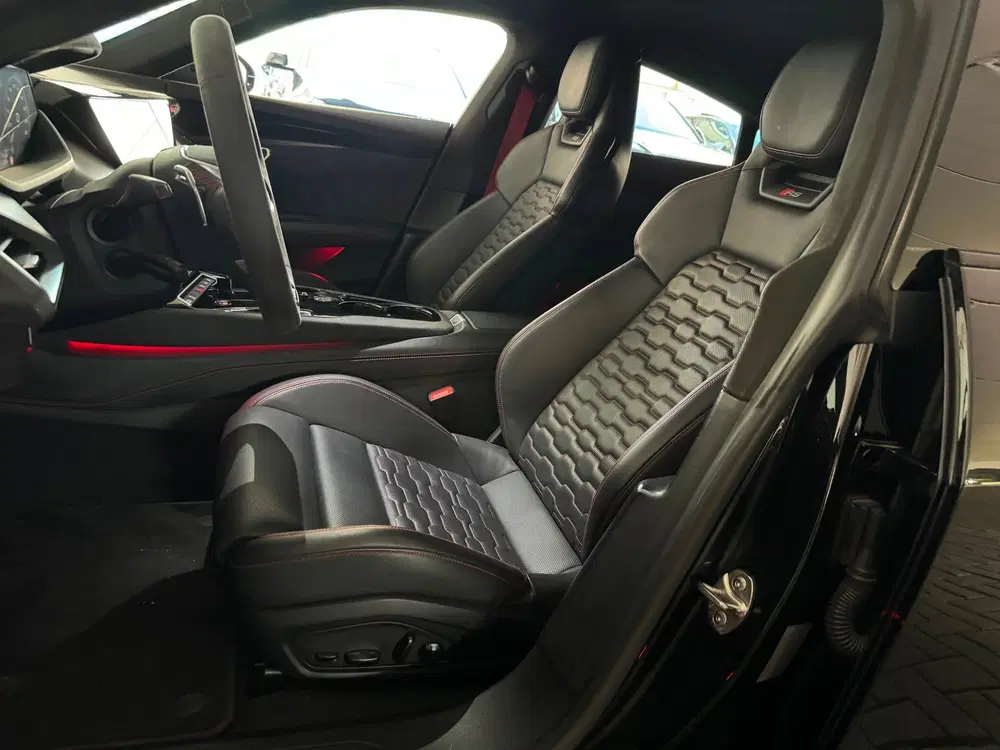 Audi e-tron GT RS 93 kWh Carbon uit 2021, foto 12