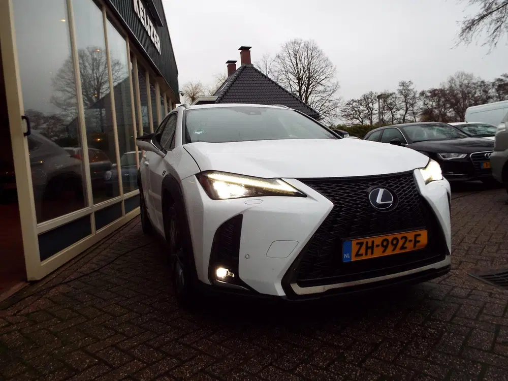 Lexus UX 250h F Sport First Edition NL AUTO-TREKHAA uit 2019, foto 8