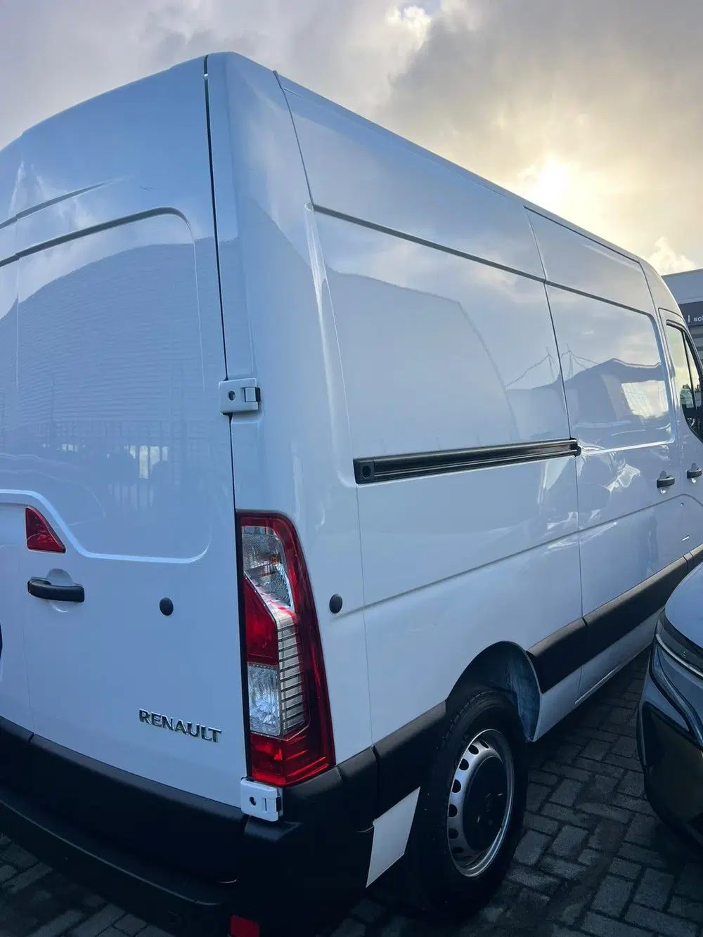 Renault Master GB 2.3 dCi 135pk L2h2 T35 FWD 2024 Wit uit 2024, foto 4