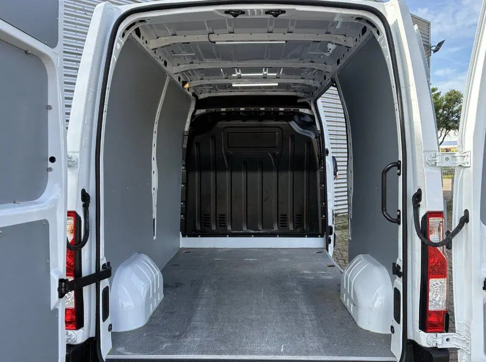 Renault Master GB 2.3 dCi 135pk L2h2 T35 FWD 2024 Wit uit 2024, foto 5