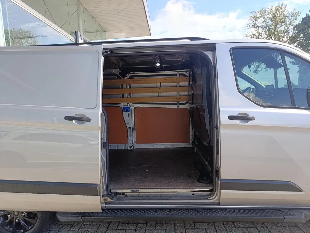 Ford Transit Custom 300 2.0 TDCI L2H1 Trend uit 2020, foto 11