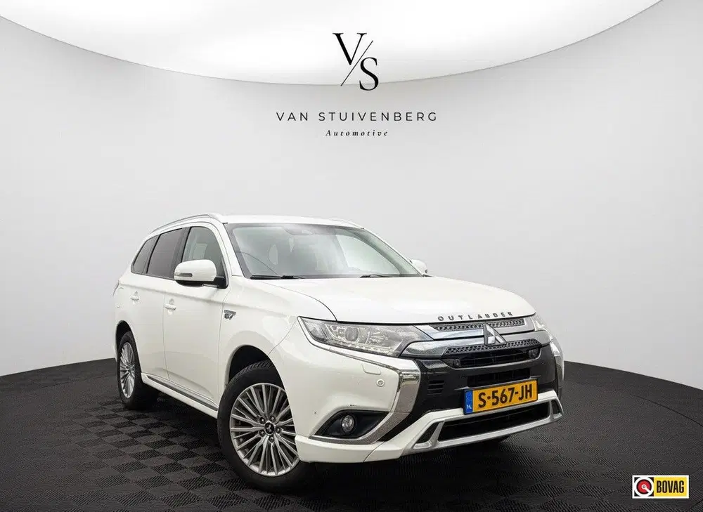 Mitsubishi Outlander 2.4 PHEV Pure+ CARPLAY DODEHOEKDETECTIE uit 2019