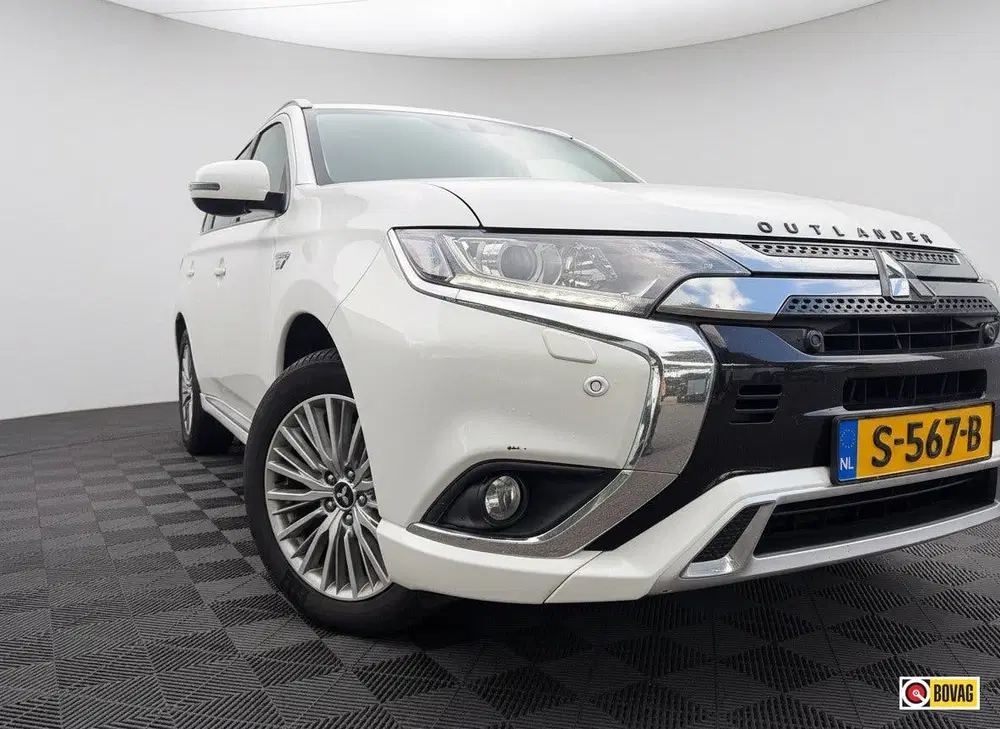Mitsubishi Outlander 2.4 PHEV Pure+ CARPLAY DODEHOEKDETECTIE uit 2019, foto 2