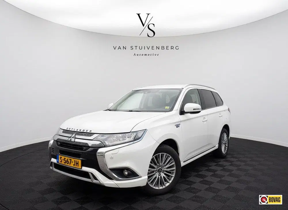 Mitsubishi Outlander 2.4 PHEV Pure+ CARPLAY DODEHOEKDETECTIE uit 2019, foto 4