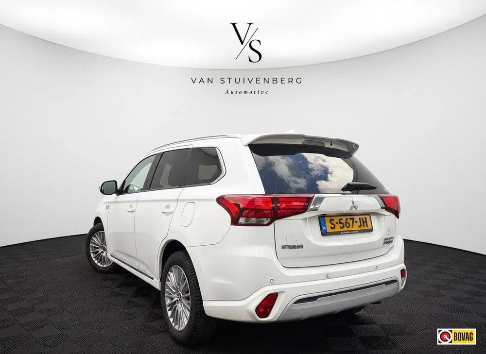 Mitsubishi Outlander 2.4 PHEV Pure+ CARPLAY DODEHOEKDETECTIE uit 2019, foto 5