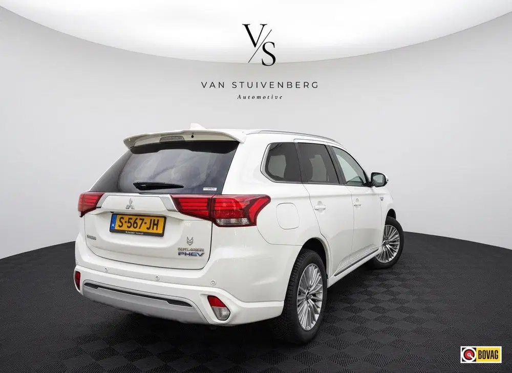 Mitsubishi Outlander 2.4 PHEV Pure+ CARPLAY DODEHOEKDETECTIE uit 2019, foto 8