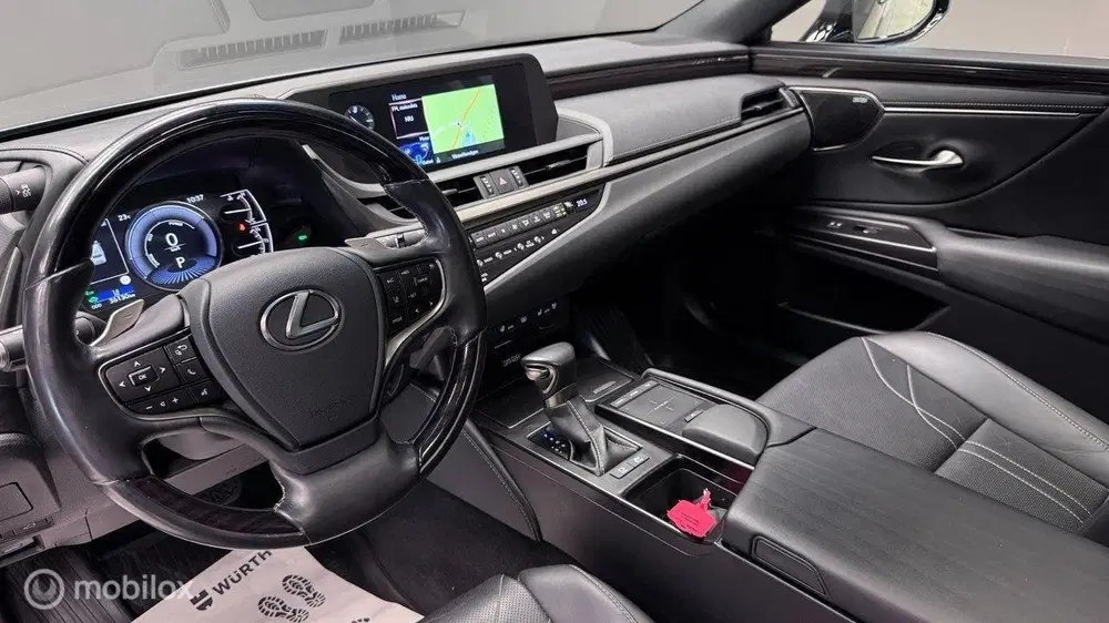 Lexus ES 300h Executive Line uit 2021, foto 2