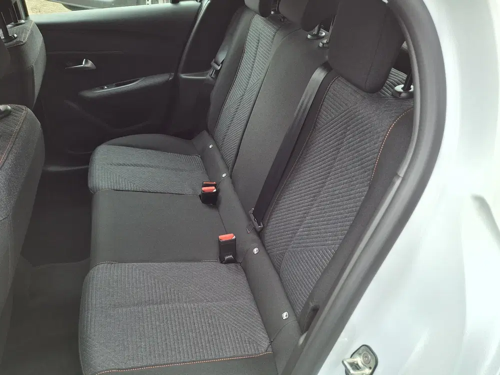 Peugeot 208 1.2 Hybrid 110 e-DCS6 Style uit 2025, foto 9