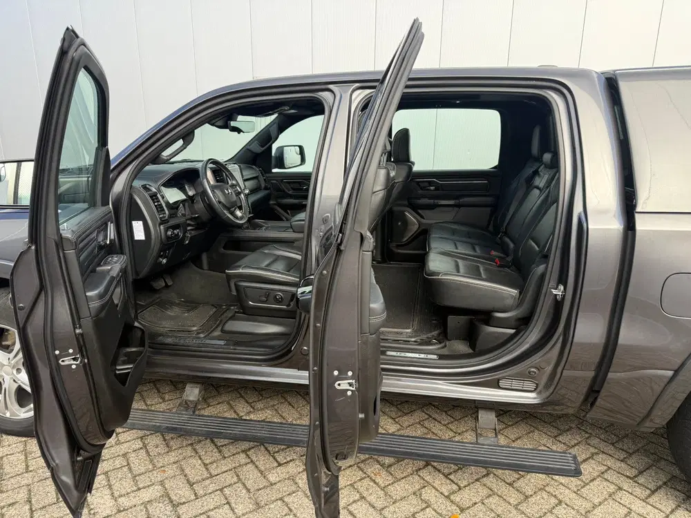 Dodge RAM 2024 Zwart uit 2024, foto 14