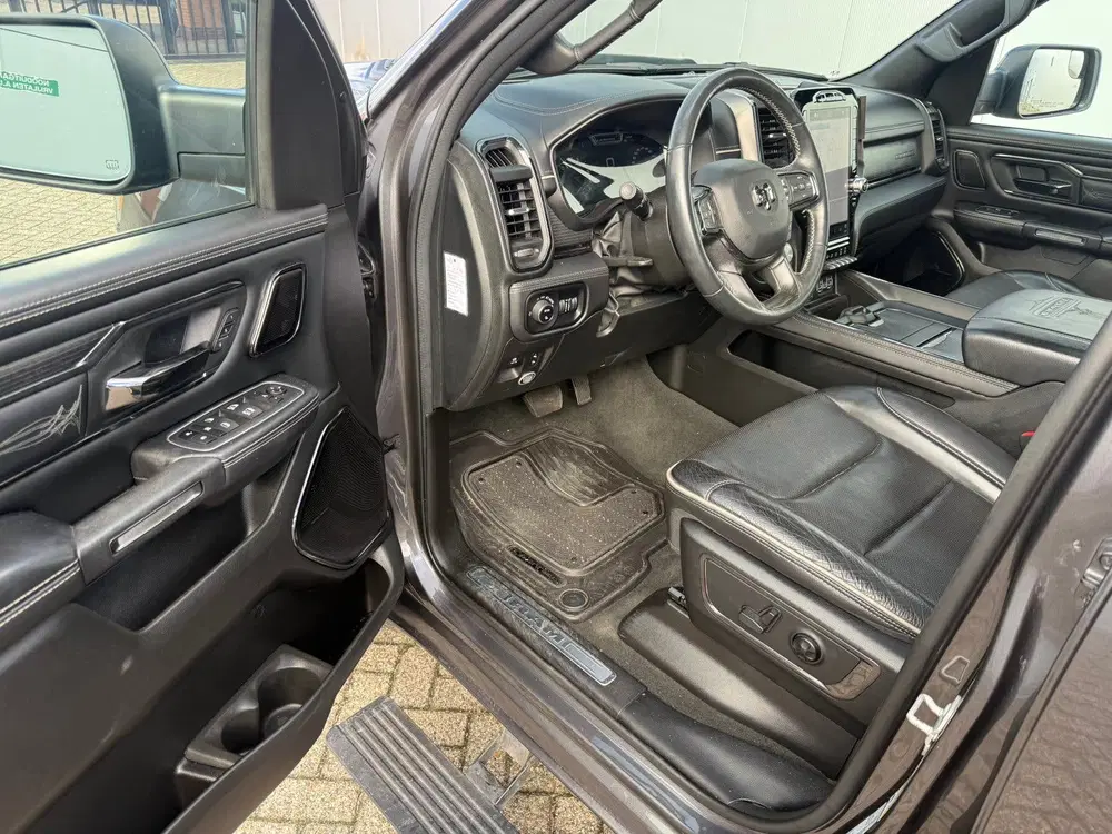 Dodge RAM 2024 Zwart uit 2024, foto 9