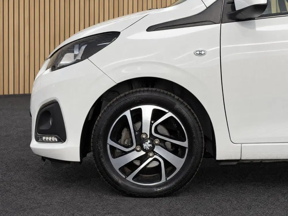 Peugeot 108 1.0 e-VTi Allure uit 2021, foto 10