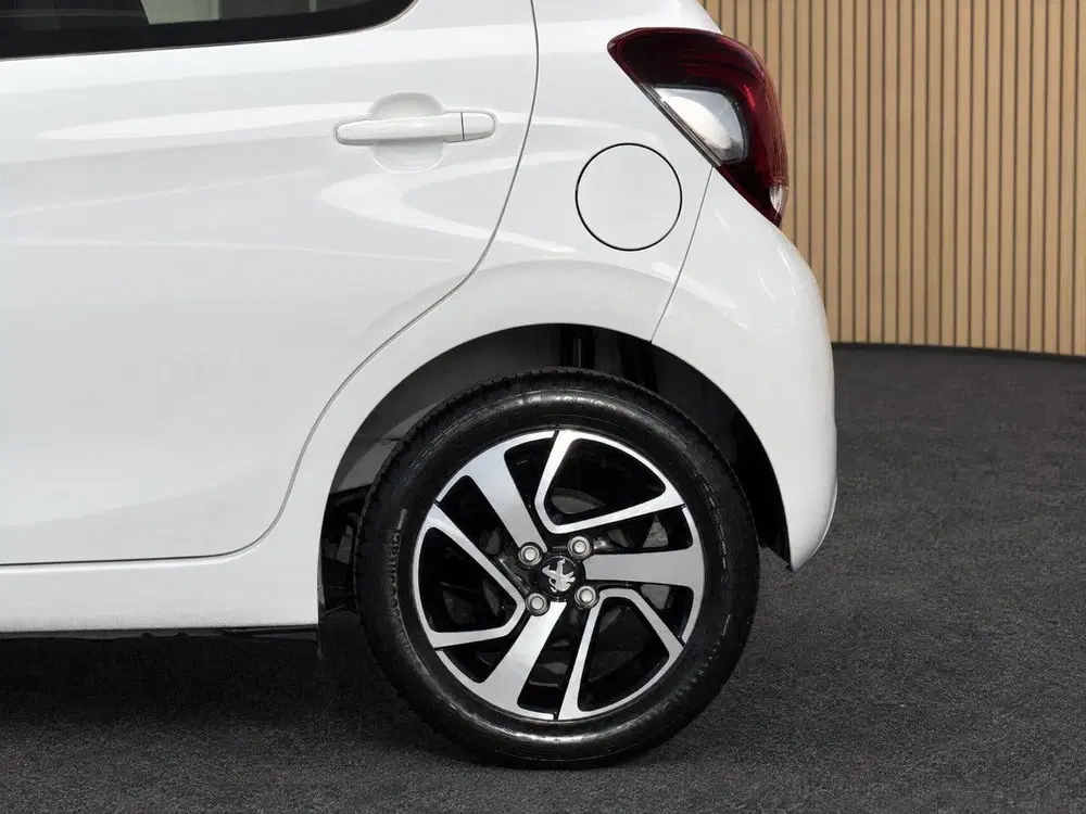 Peugeot 108 1.0 e-VTi Allure uit 2021, foto 11