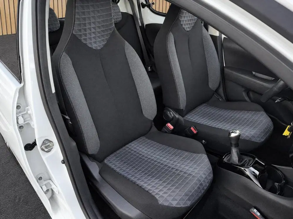 Peugeot 108 1.0 e-VTi Allure uit 2021, foto 12
