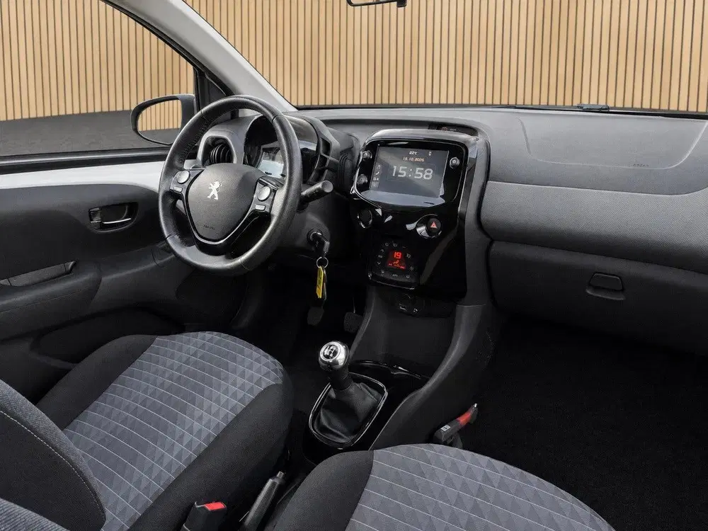 Peugeot 108 1.0 e-VTi Allure uit 2021, foto 3