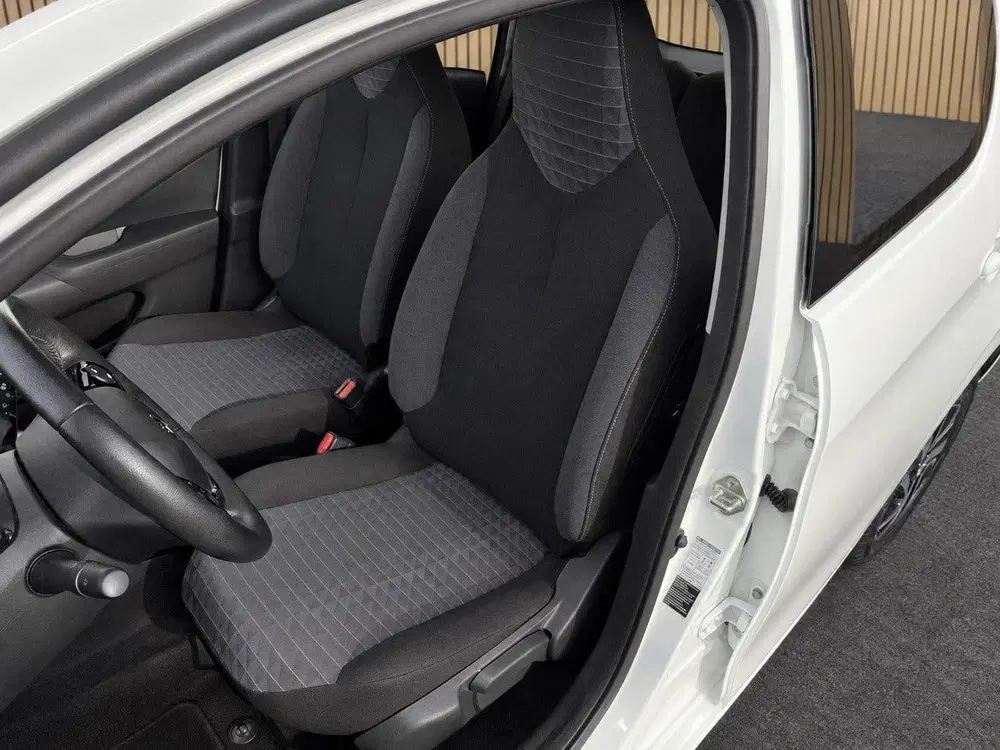 Peugeot 108 1.0 e-VTi Allure uit 2021, foto 7
