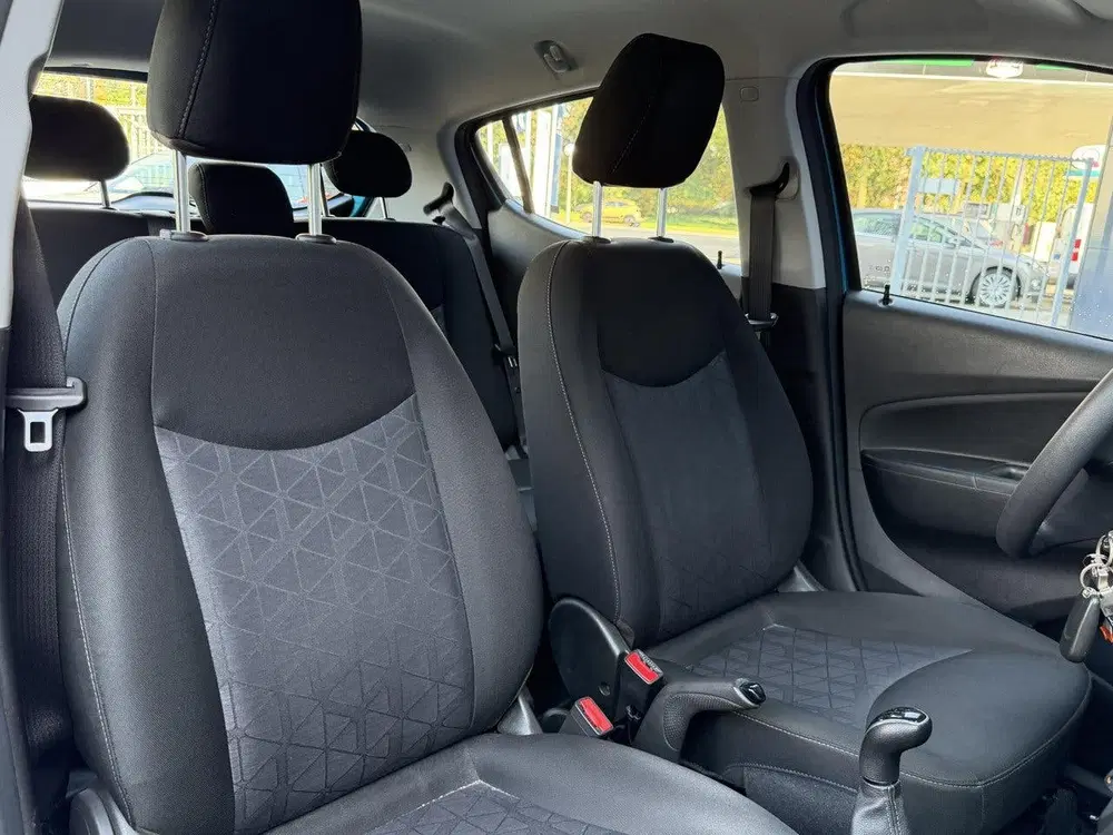 Opel Karl 1.0 ecoFLEX 120 Jaar Edition uit 2019, foto 8