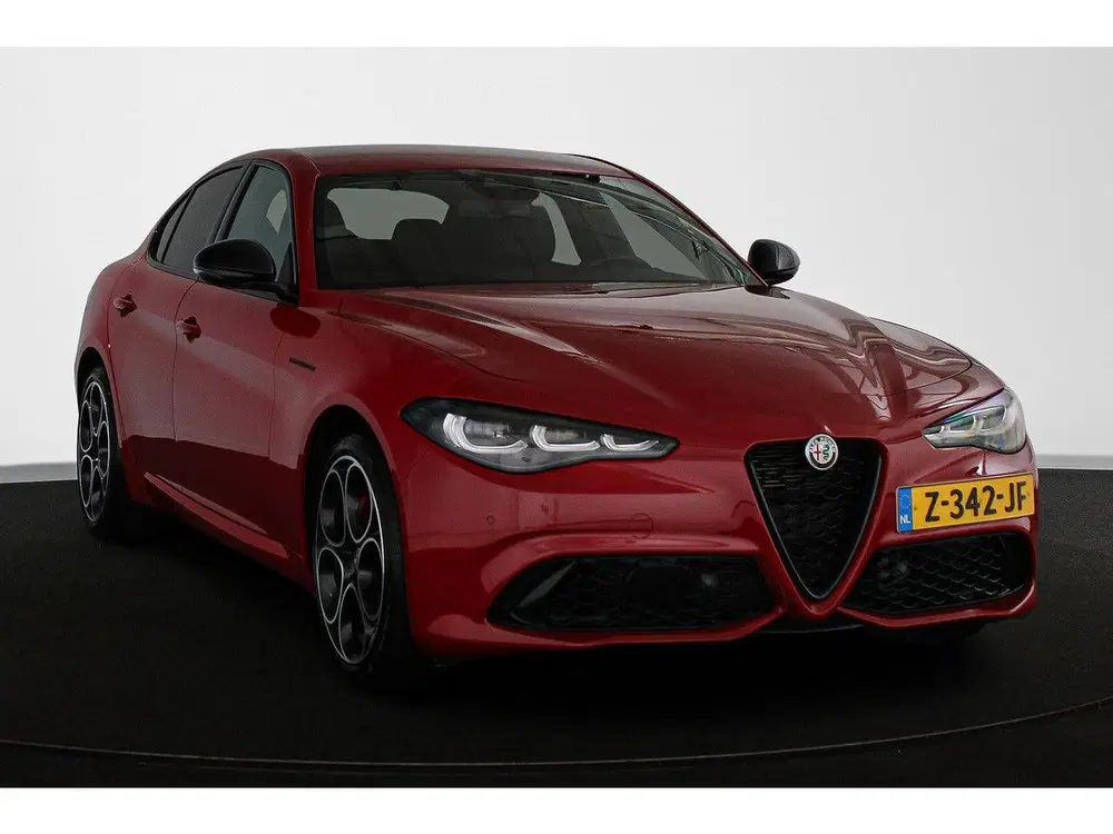Alfa Romeo Giulia 2.0 T GME AWD Competizione 280PK Facelift uit 2024, foto 2