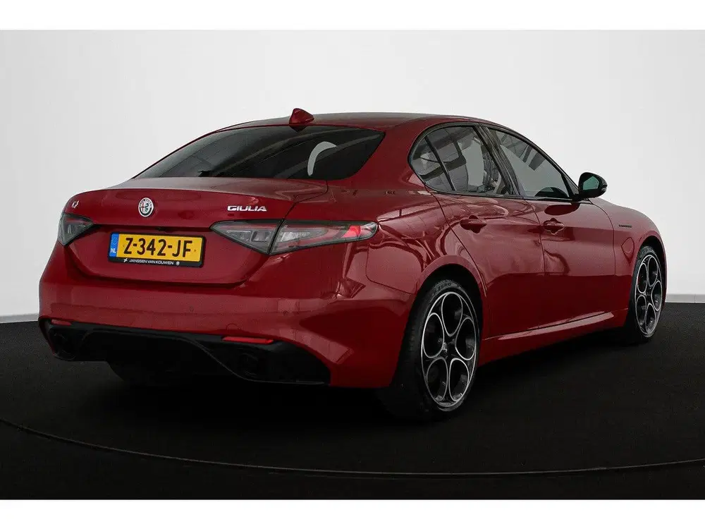 Alfa Romeo Giulia 2.0 T GME AWD Competizione 280PK Facelift uit 2024, foto 3