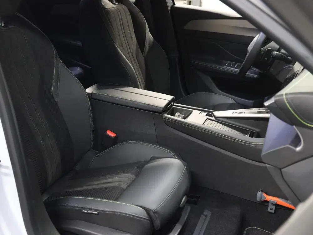 Peugeot 408 e-408 GT Avantage 58 kWh 210PK uit 2025, foto 11