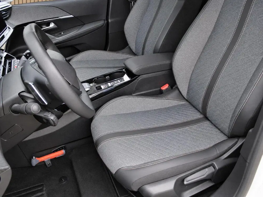 Peugeot 2008 1.2 Hybrid 145 Allure uit 2025, foto 14