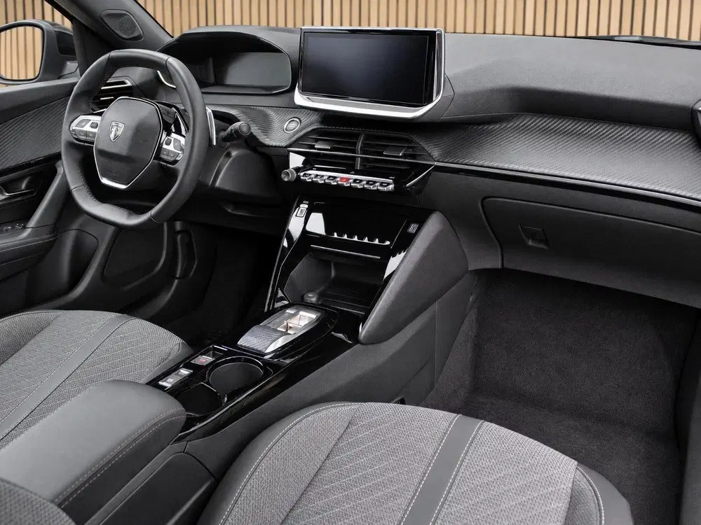 Peugeot 2008 1.2 Hybrid 145 Allure uit 2025, foto 3