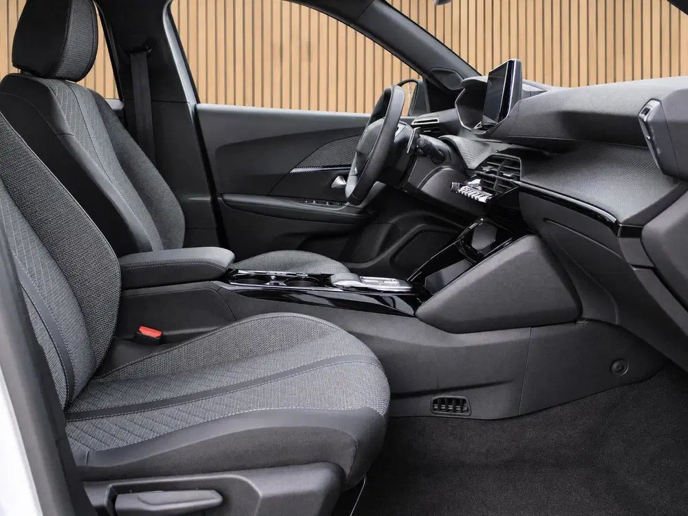 Peugeot 2008 1.2 Hybrid 145 Allure uit 2025, foto 7