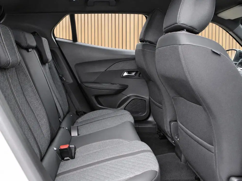 Peugeot 2008 1.2 Hybrid 145 Allure uit 2025, foto 8