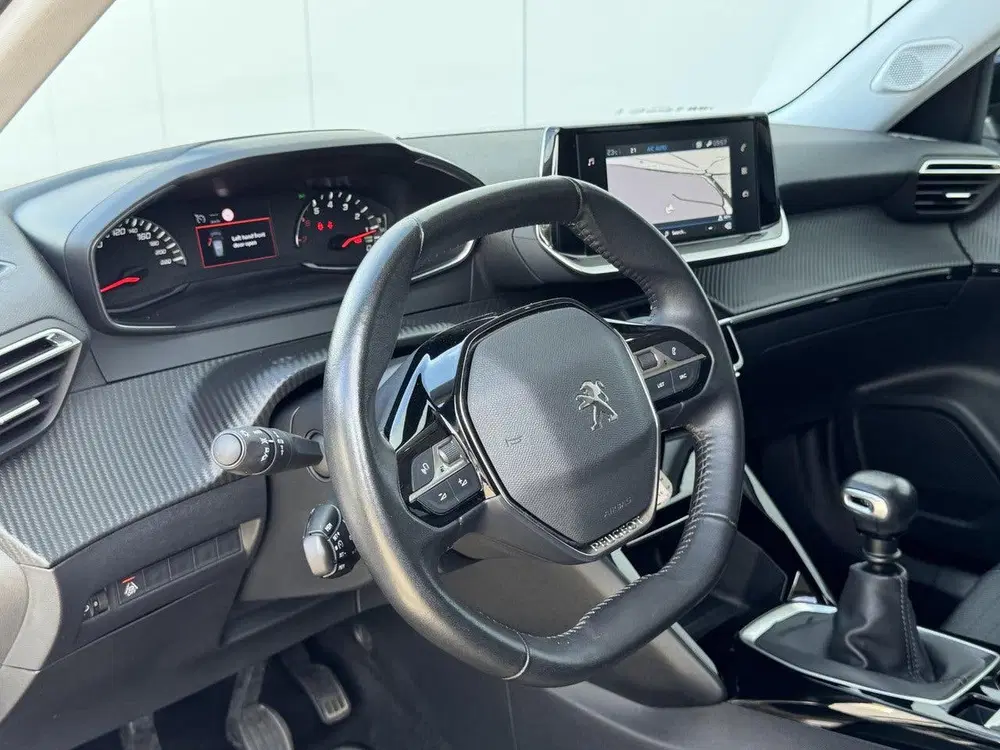 Peugeot 2008 1.2 PureTech Allure uit 2022, foto 10