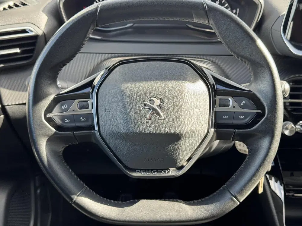 Peugeot 2008 1.2 PureTech Allure uit 2022, foto 15
