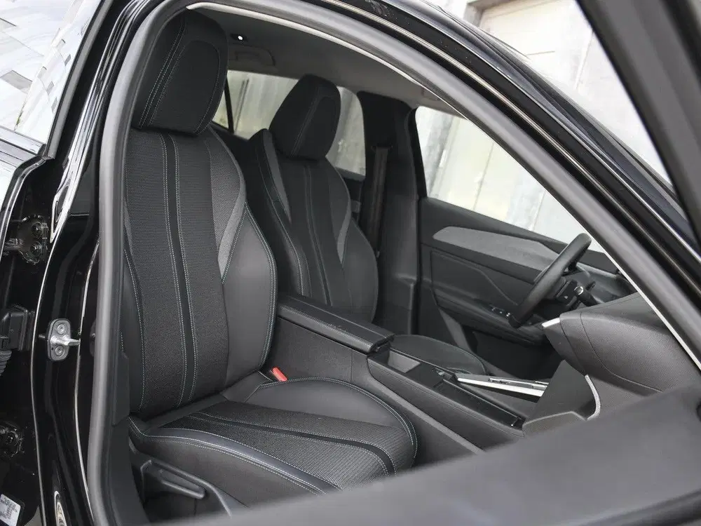 Peugeot 408 Allure 1.2 Hybrid 145pk Automaat ADAPT. CC uit 2025, foto 10