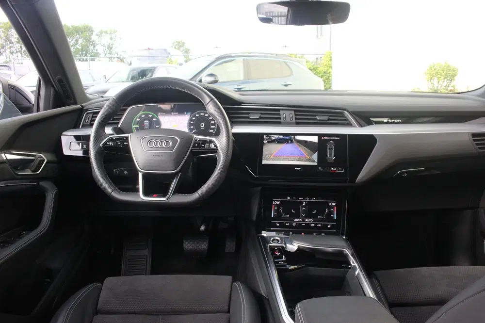 Audi e-tron 50 quattro S edition S-Line uit 2021, foto 3