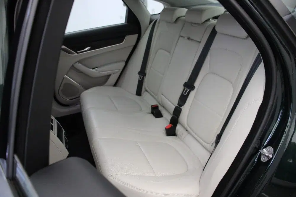 Jaguar XF Sedan 2.0 D200 R-Dynamic S Automaat uit 2021, foto 13