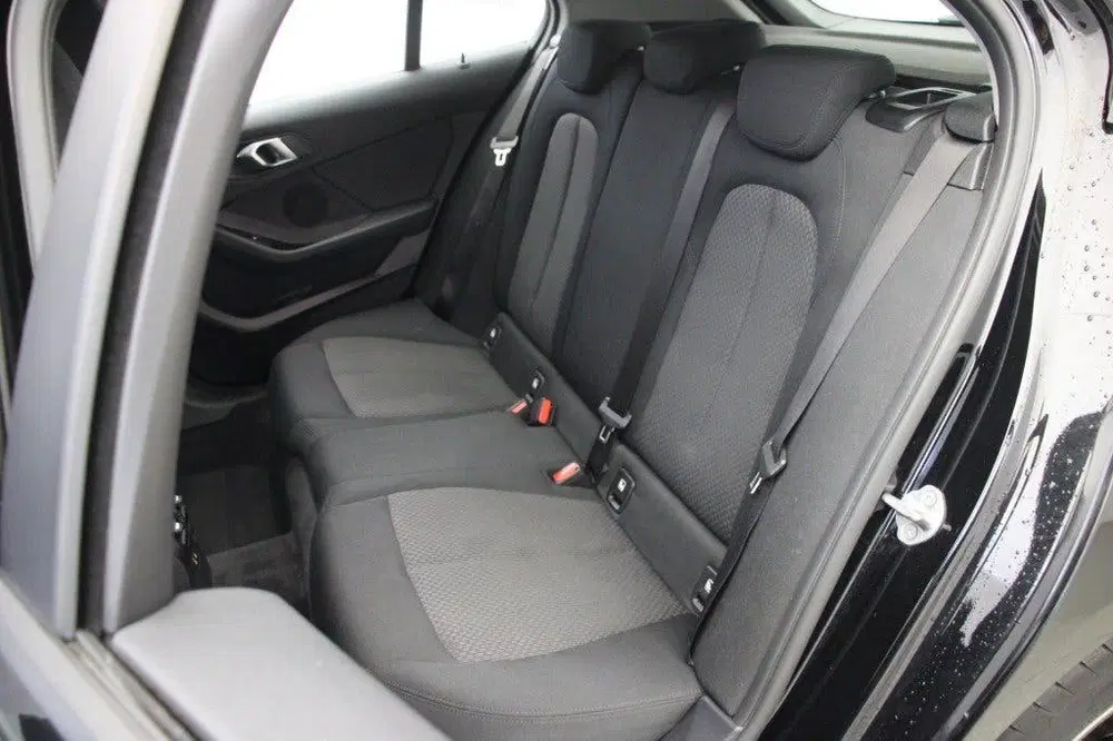 BMW 1-serie 118i Business Edition Automaat uit 2022, foto 10