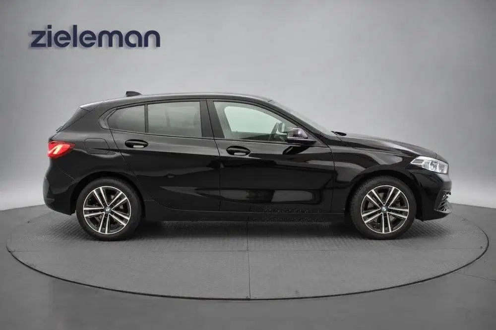 BMW 1-serie 118i Business Edition Automaat uit 2022, foto 14