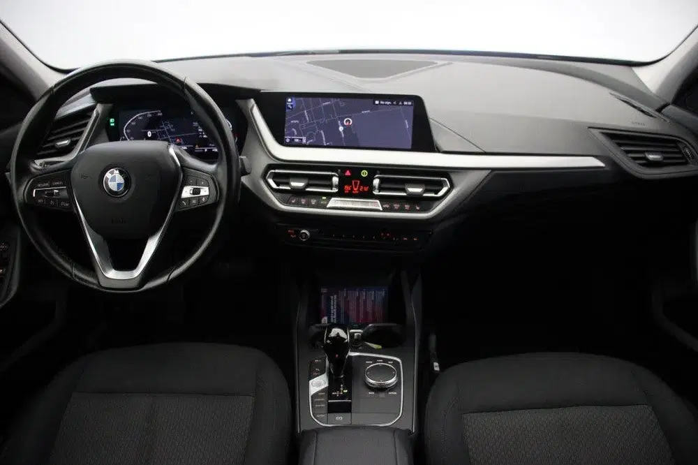BMW 1-serie 118i Business Edition Automaat uit 2022, foto 2